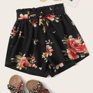 BOGO🥳Shein Plus Floral Print Paper Bag Waist Belted Shorts